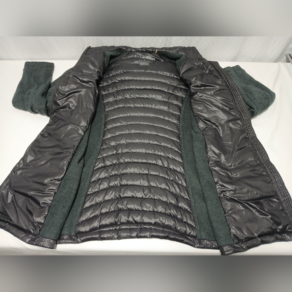 Calvin Klein Ladies Lightweight Packable Downfilled Performance Jacket. Size L - Picture 10 of 10